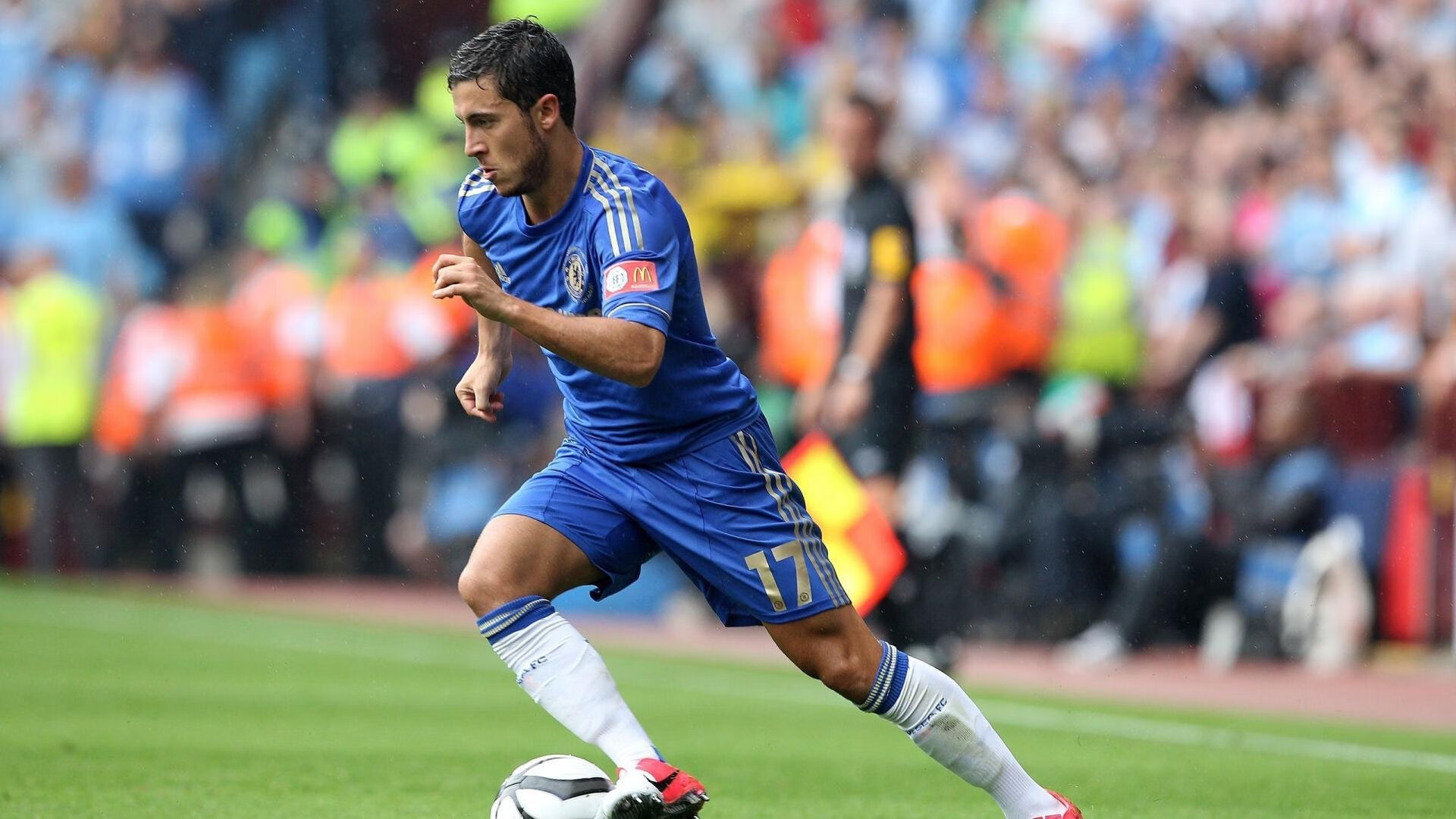 开云官方-英超比赛中压迫防守对对手传球线路限制效果分析，英超哪个球队打防守反击